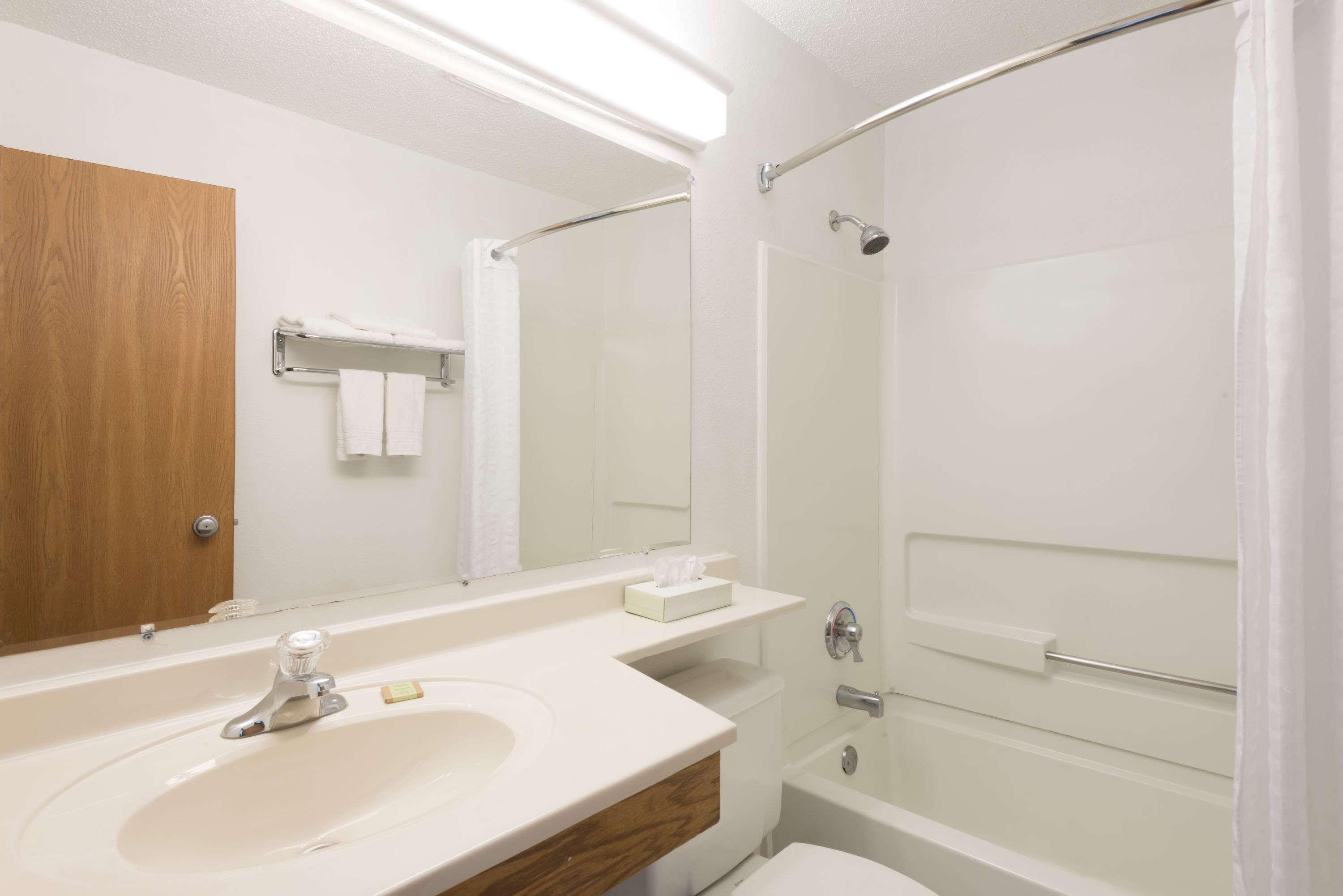 Super 8 By Wyndham New Stanton Hotel Ngoại thất bức ảnh